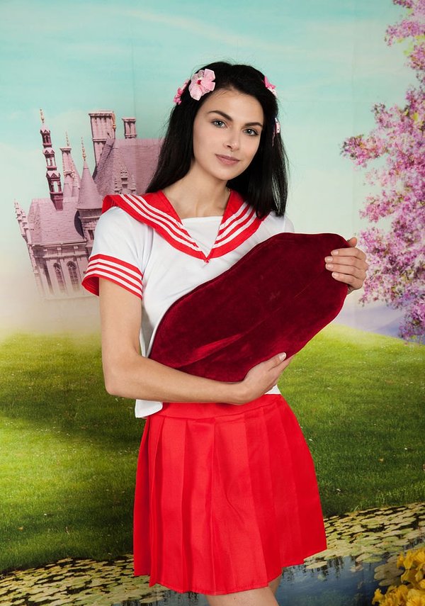 Евгения, 18